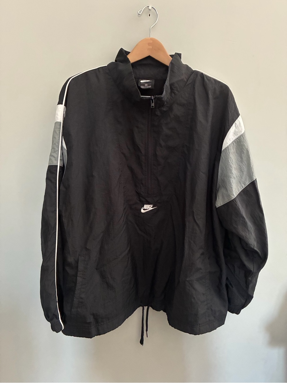 Nike vintage Black Windbreaker with Gray Panel Accents